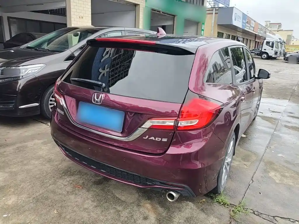 Jade 1.8 L Auto Comfort 5-seat