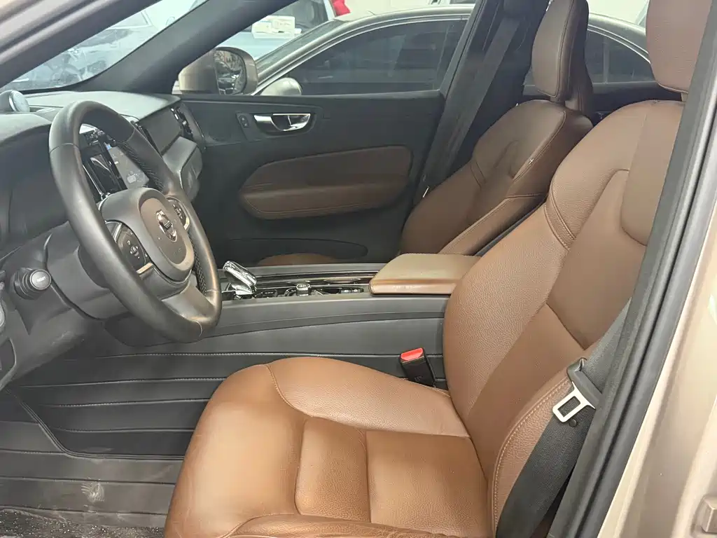 Volvo XC60 B5 4 WD Smart Ease Luxury