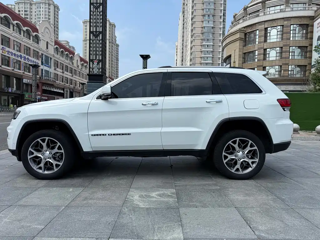 Grand Cherokee (Import) 3.0 L Elite Navigation