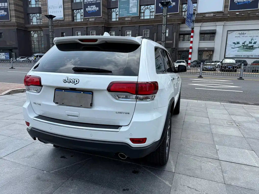 Grand Cherokee (Import) 3.0 L Elite Navigation