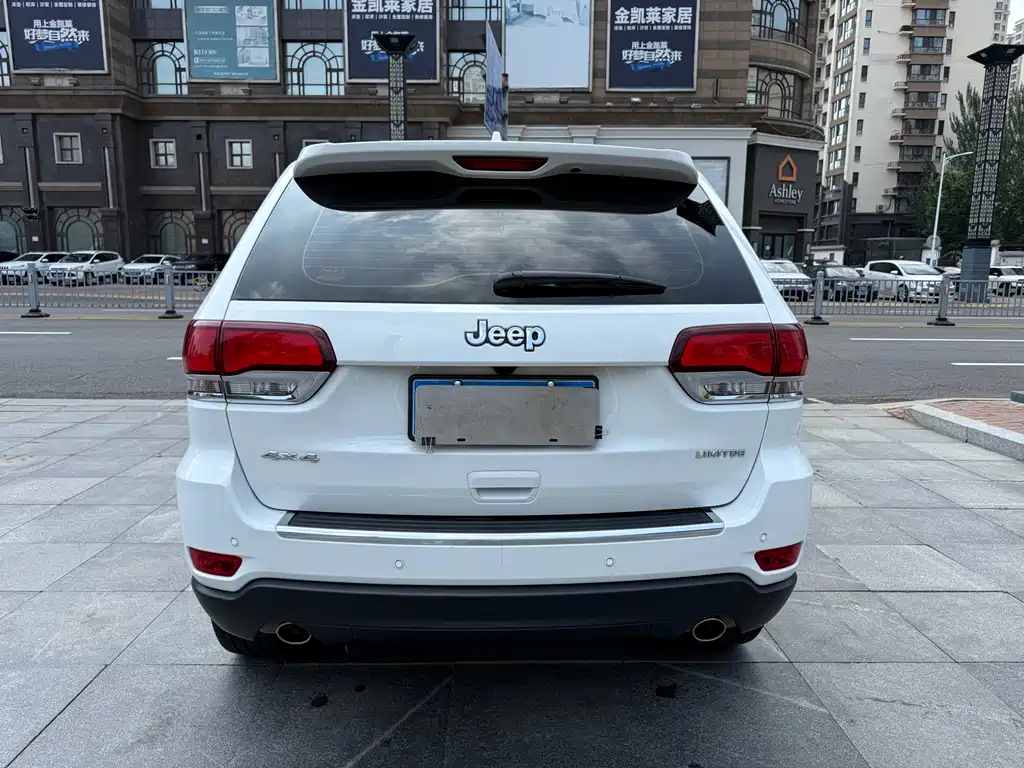 Grand Cherokee (Import) 3.0 L Elite Navigation