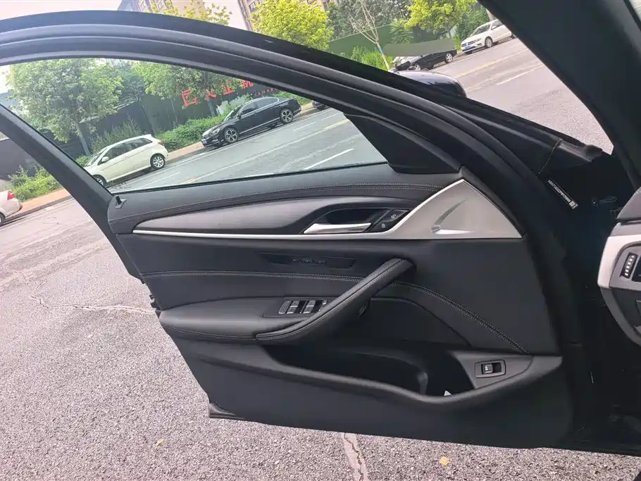 BMW 5 Series (Import) Facelift II 525 i M Sport Package