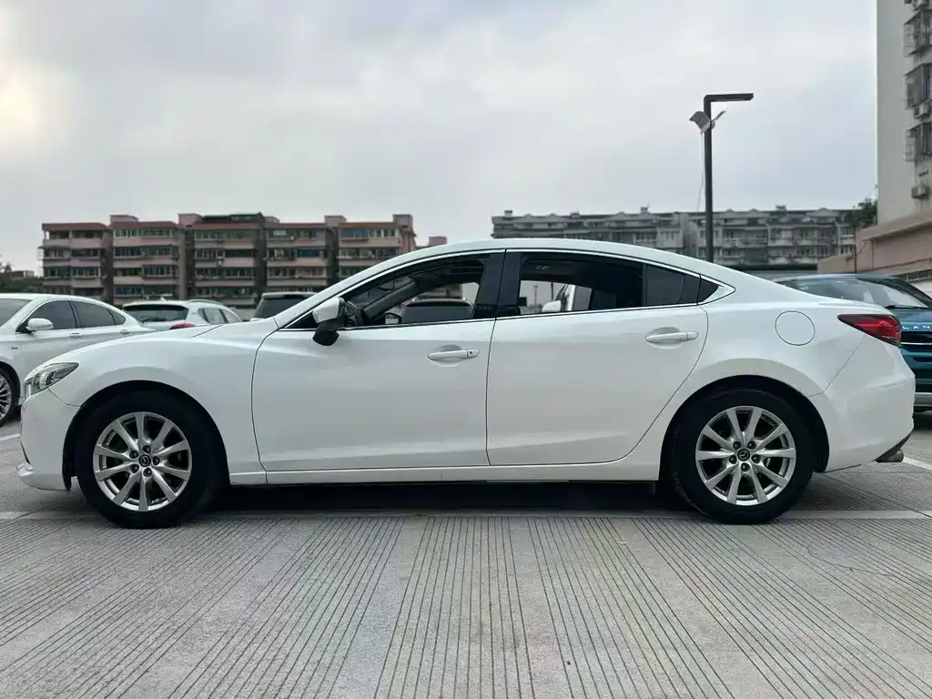 Atenza 2.0 L Blue Sky Luxury
