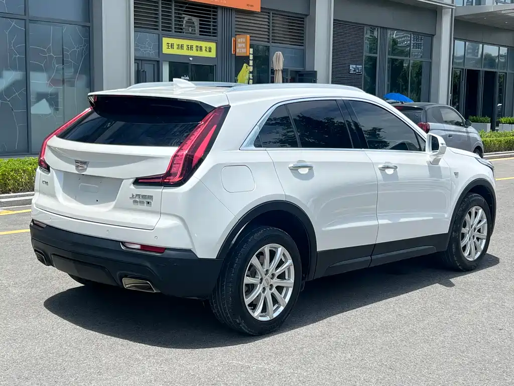 Cadillac XT4 28 T 2 WD Tech