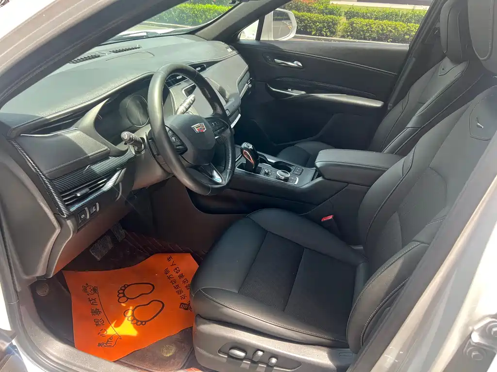 Cadillac XT4 28 T 2 WD Tech
