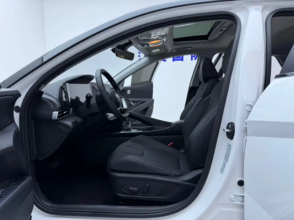 Elantra 1.5 L CVT LUX Distinguished