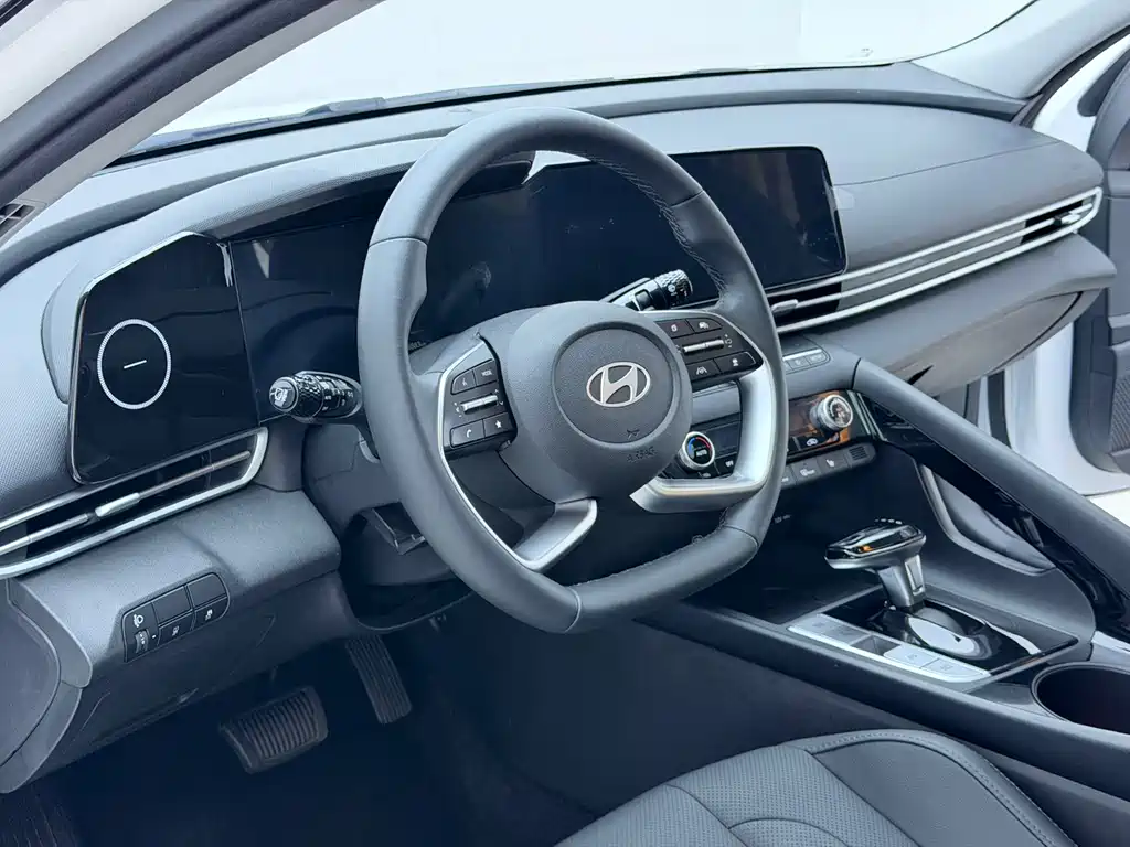 Elantra 1.5 L CVT LUX Distinguished