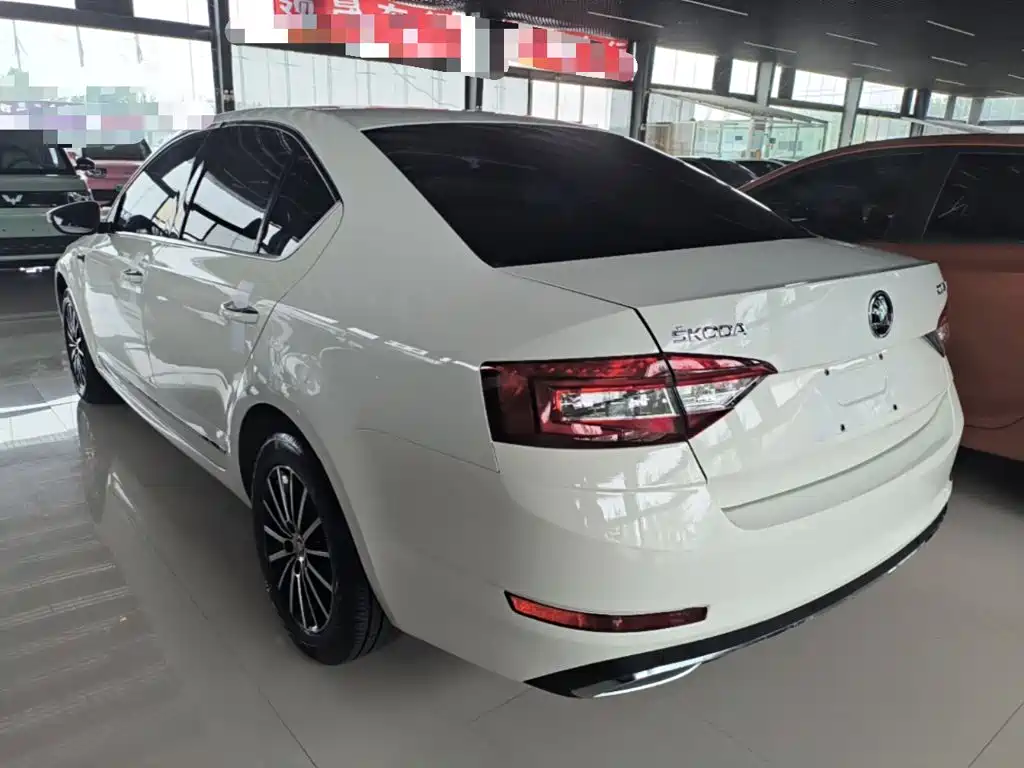 Octavia TSI230 DSG Luxury