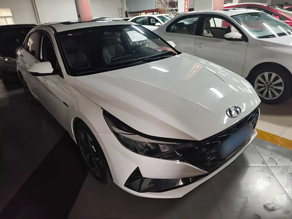 Elantra 240 TGDi DCT LUX Distinguished