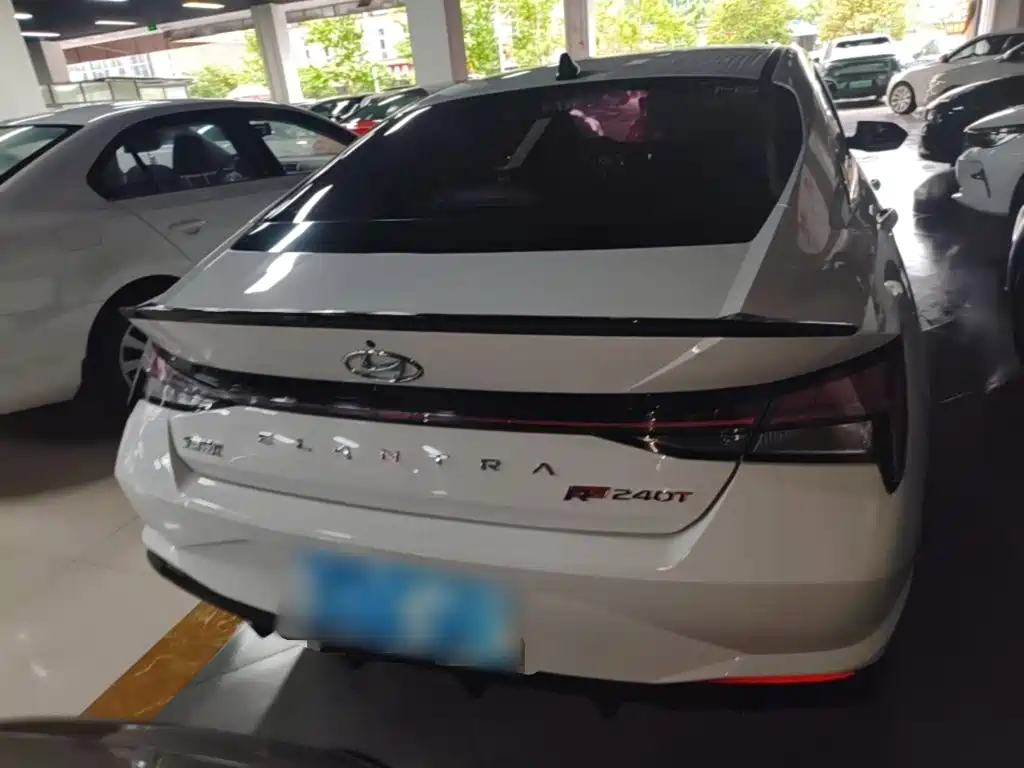 Elantra 240 TGDi DCT LUX Distinguished
