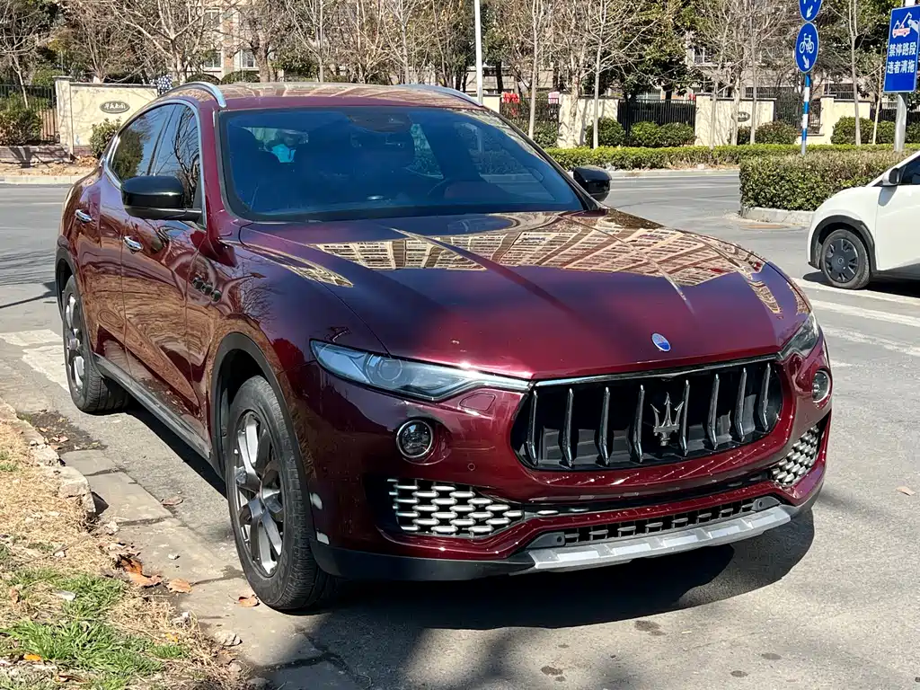 Levante 3.0 T Standard