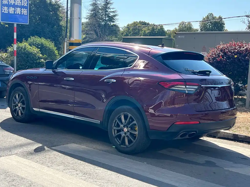 Levante 3.0 T Standard