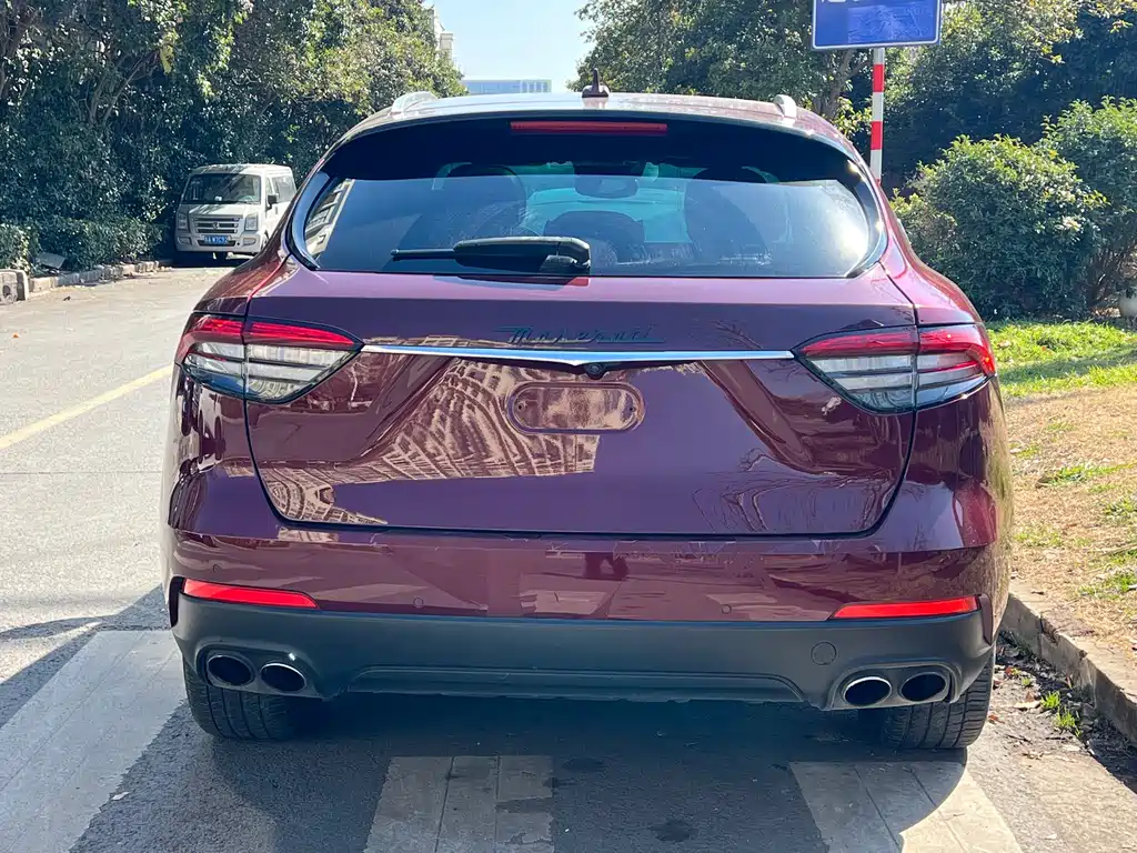 Levante 3.0 T Standard