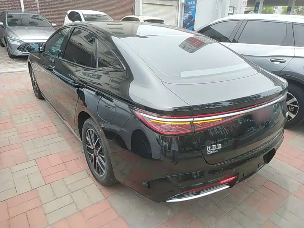Seal 07 DM-i DM-i 1.5 L 70 km Elite