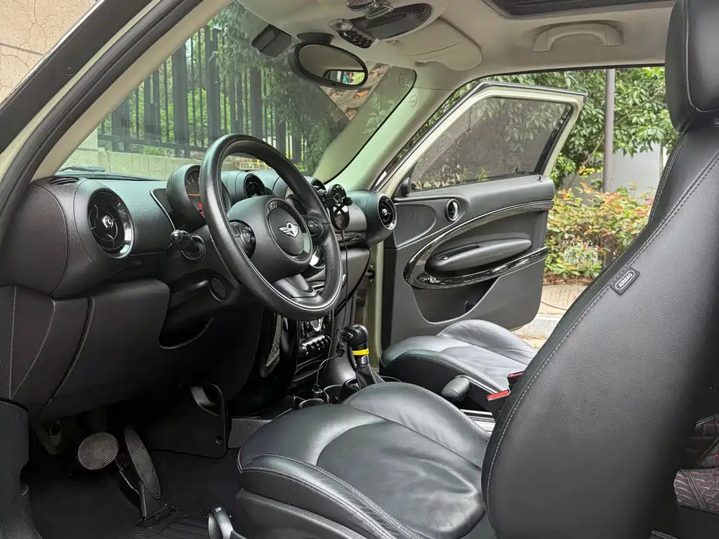 MINI Paceman 1.6 T COOPER ALL4