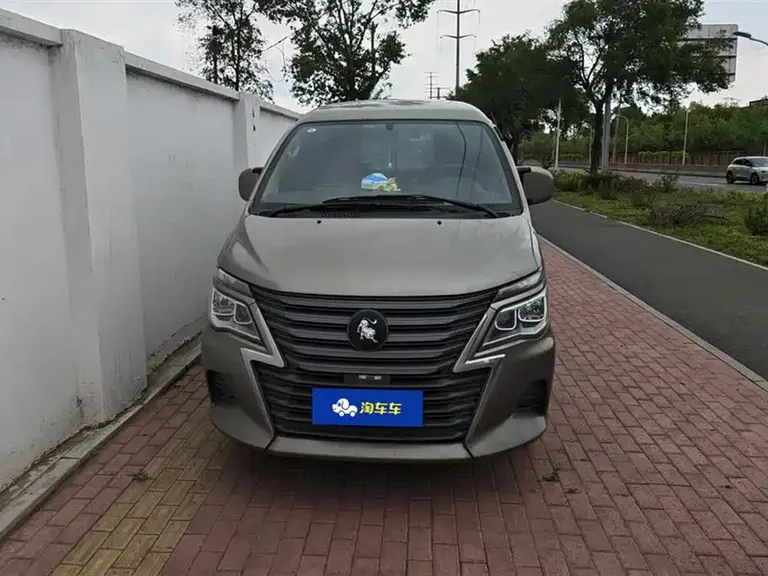 Dongfeng Lingzhi M5 1.6 L Comfort 7-seat