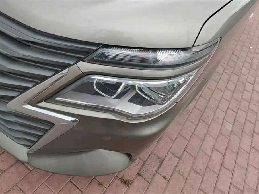 Lingzhi M5 1.6 L Comfort 7-seat