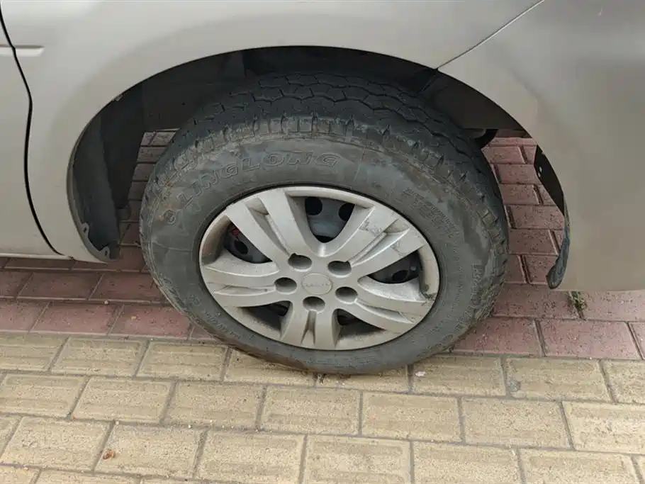 Lingzhi M5 1.6 L Comfort 7-seat