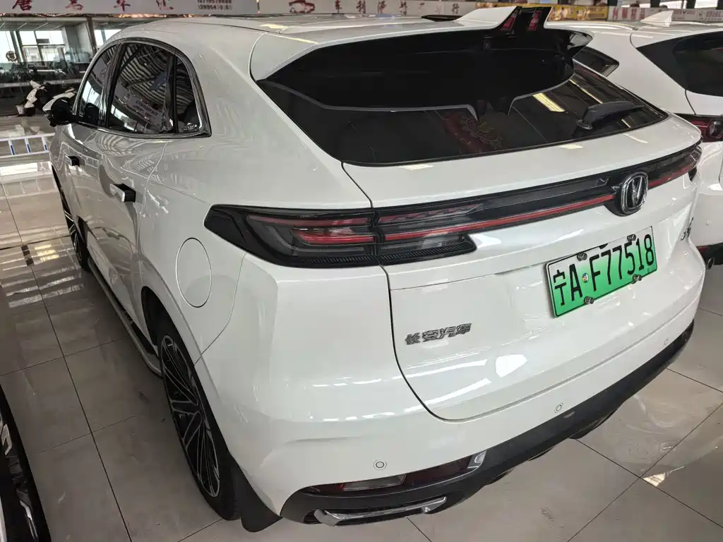 Changan UNI-K iDD Blue Whale iDD 130 km 1.5 T Distinguished