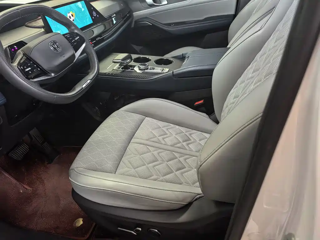 Changan UNI-K iDD Blue Whale iDD 130 km 1.5 T Distinguished