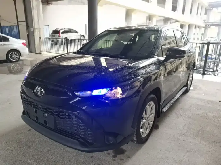 Toyota Frontlander 2.0 L CVT Leading
