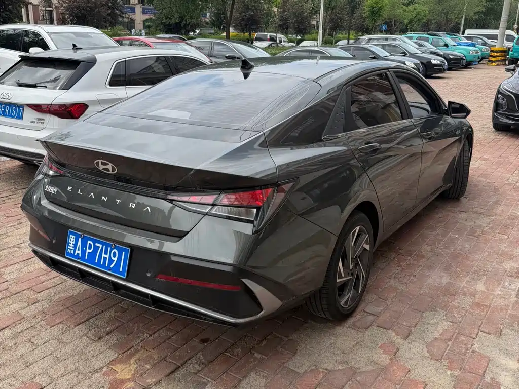 Elantra 1.5 L CVT GLX Elite