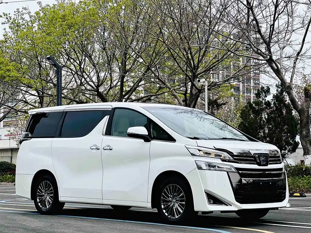 Vellfire Crown Dual Engine 2.5 L HV Distinguished