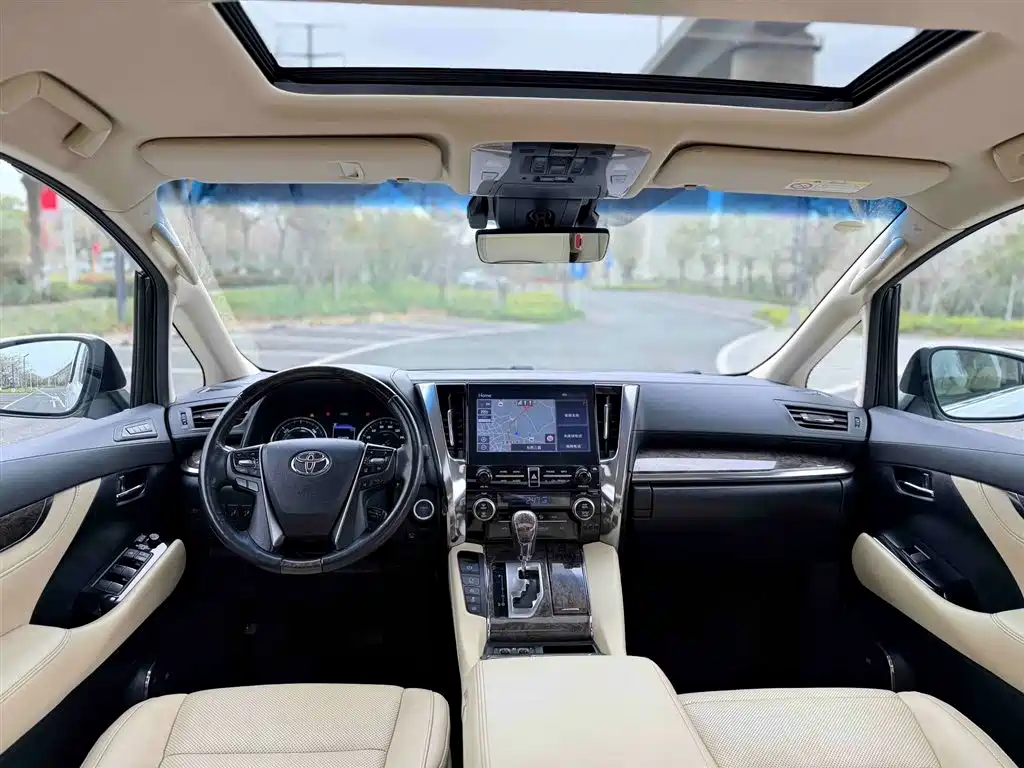 Vellfire Crown Dual Engine 2.5 L HV Distinguished