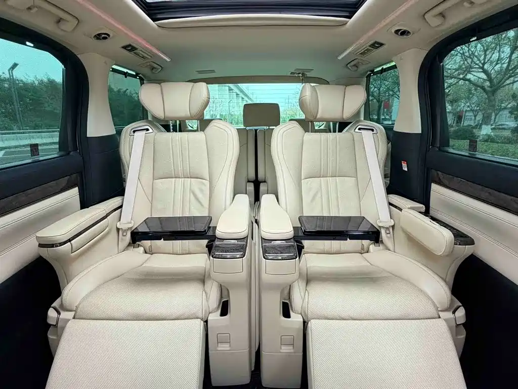 Vellfire Crown Dual Engine 2.5 L HV Distinguished