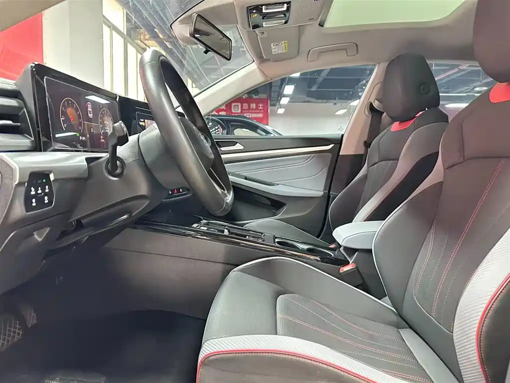 Lamando Lamando L 280 TSI DSG Dazzle Hot