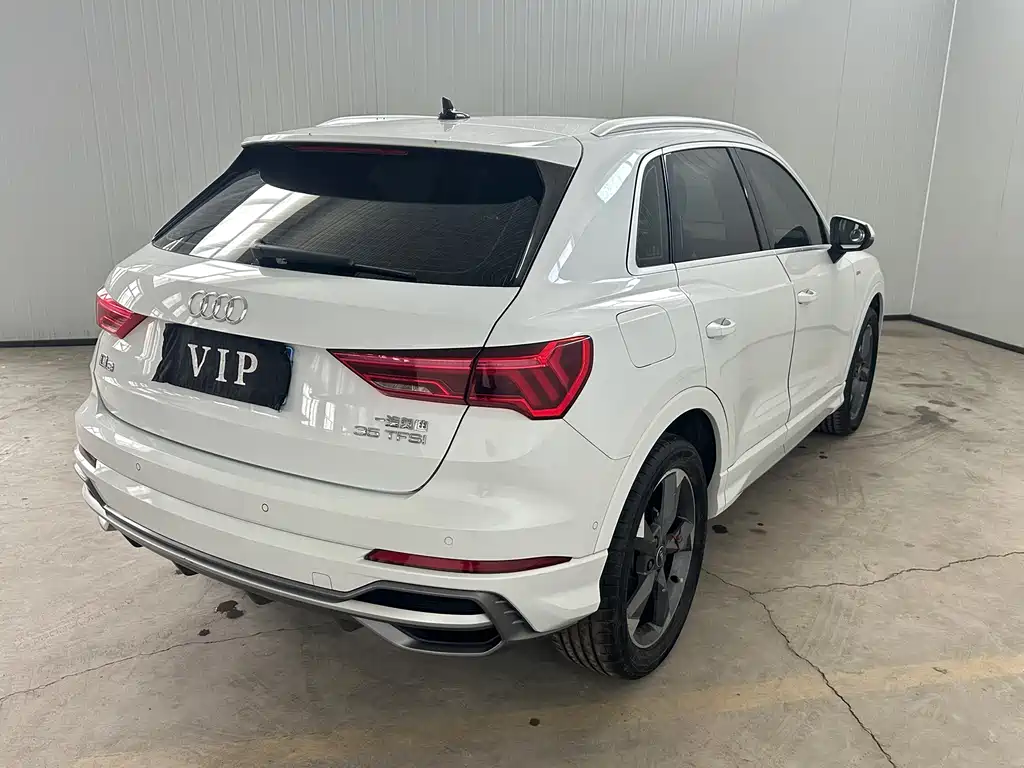 Audi Q3 35 TFSI Fashion Dynamic (1.4 T)