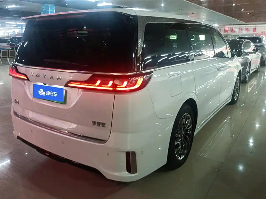 Voyah Dreamer Low Carbon Dream + Smart Enjoyment Package
