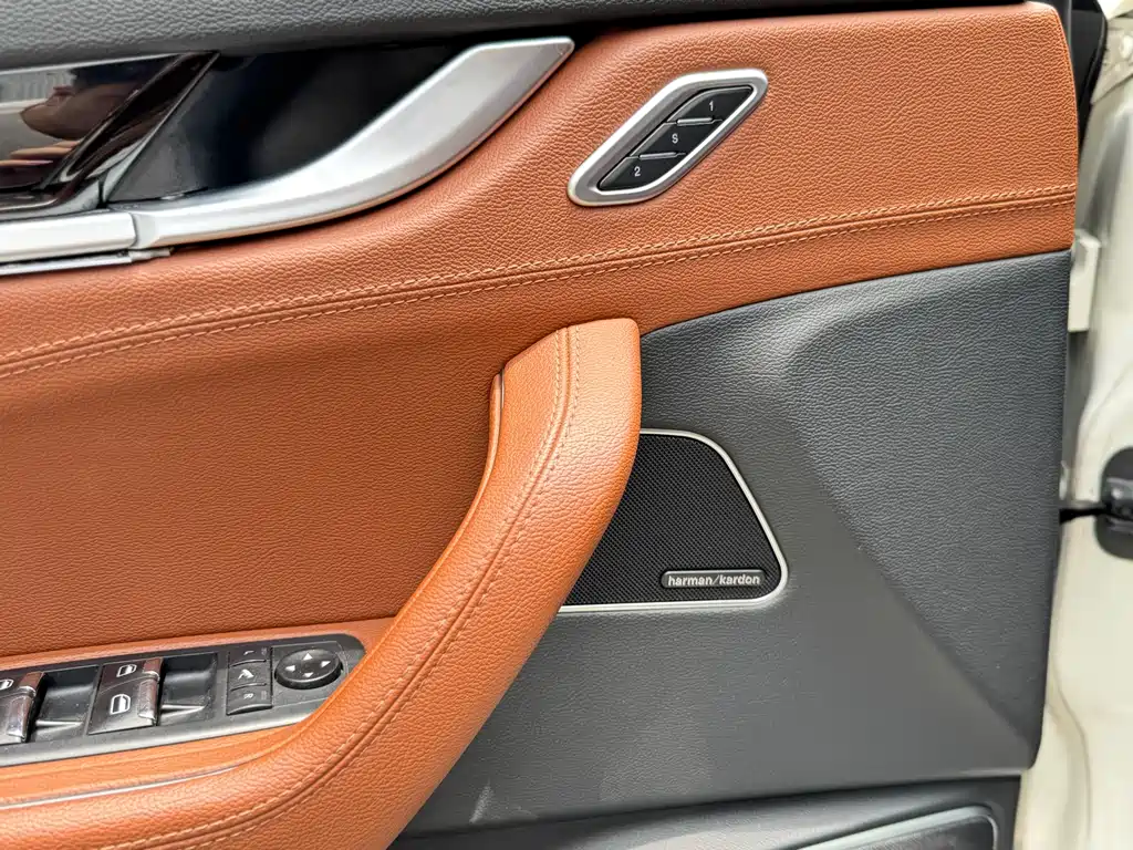 Levante 3.0 T Standard