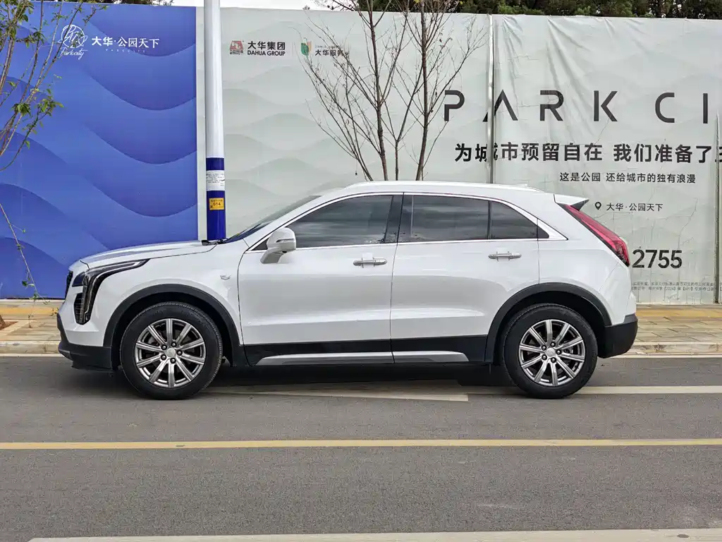 Cadillac XT4 28 T 2 WD Leading