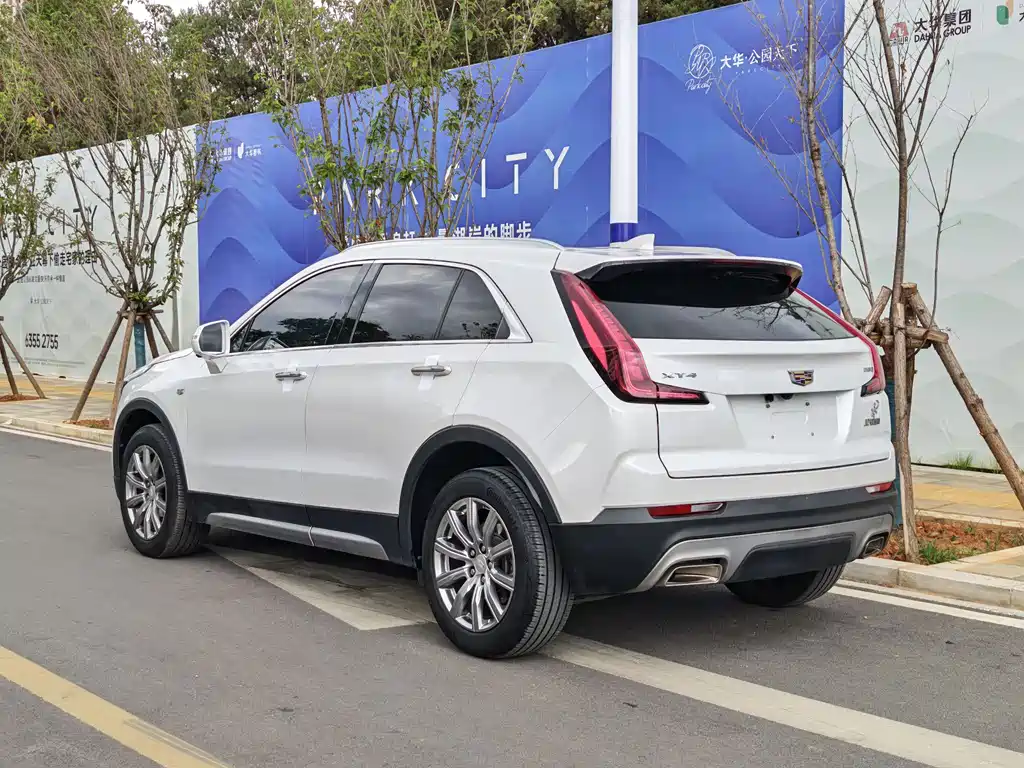 Cadillac XT4 28 T 2 WD Leading