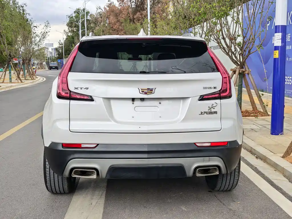Cadillac XT4 28 T 2 WD Leading