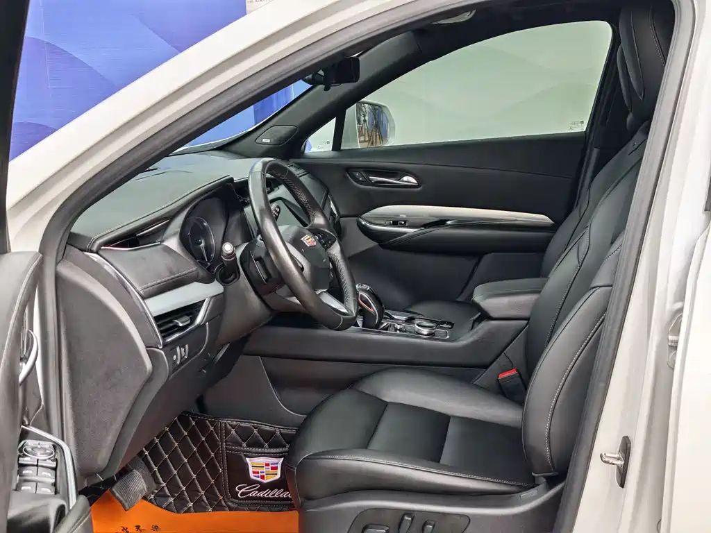 Cadillac XT4 28 T 2 WD Leading