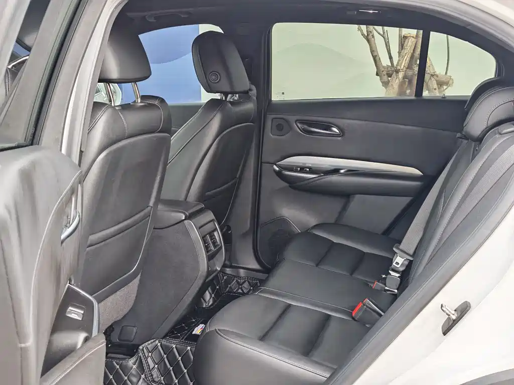 Cadillac XT4 28 T 2 WD Leading