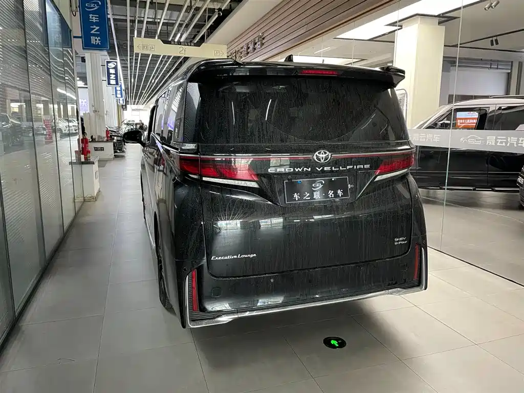 Vellfire Crown Dual Engine 2.5 L Supreme Executive
