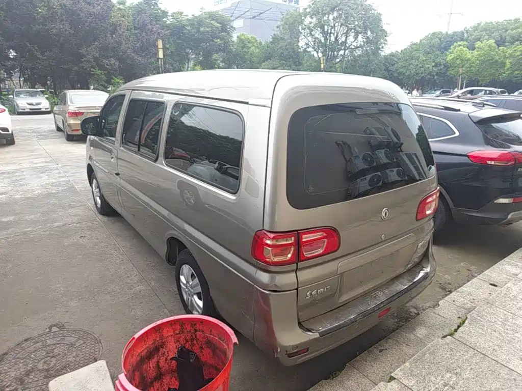 Lingzhi 菱智 2019款 M5 1.6 L 特供版 7座