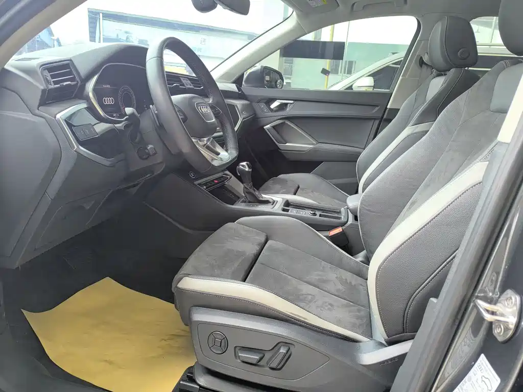 Audi Q3 35 TFSI Progressive Dynamic (1.5 T)