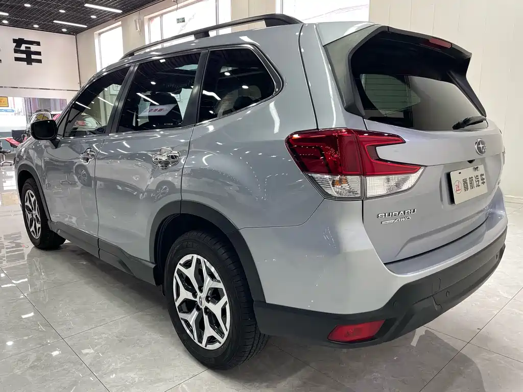 Forester 2.0 i Luxury EyeSight