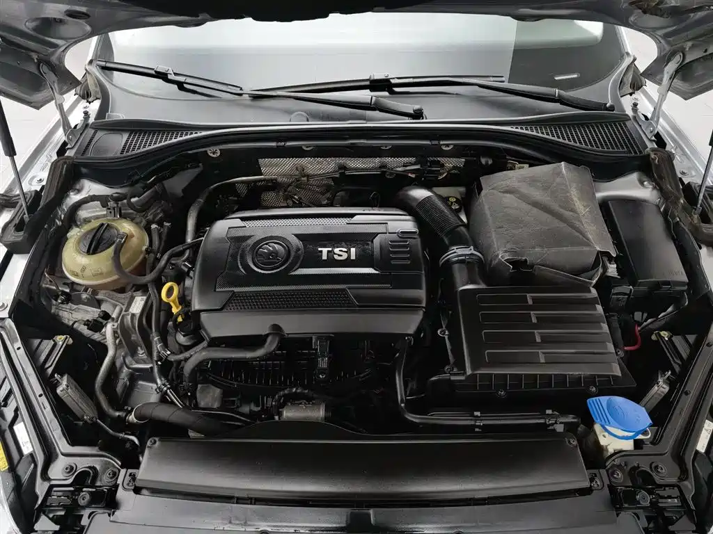 Superb TSI330 DSG Smart Travel