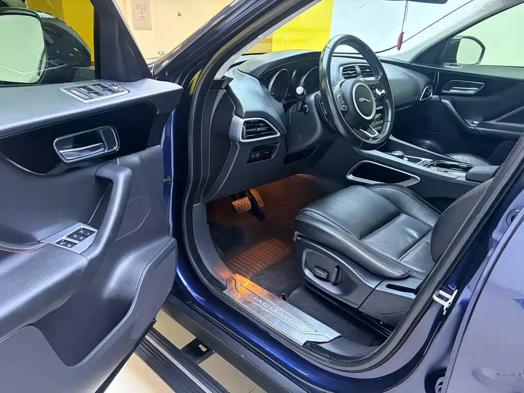 Jaguar F-PACE 2.0 T 2 WD Urban Premium