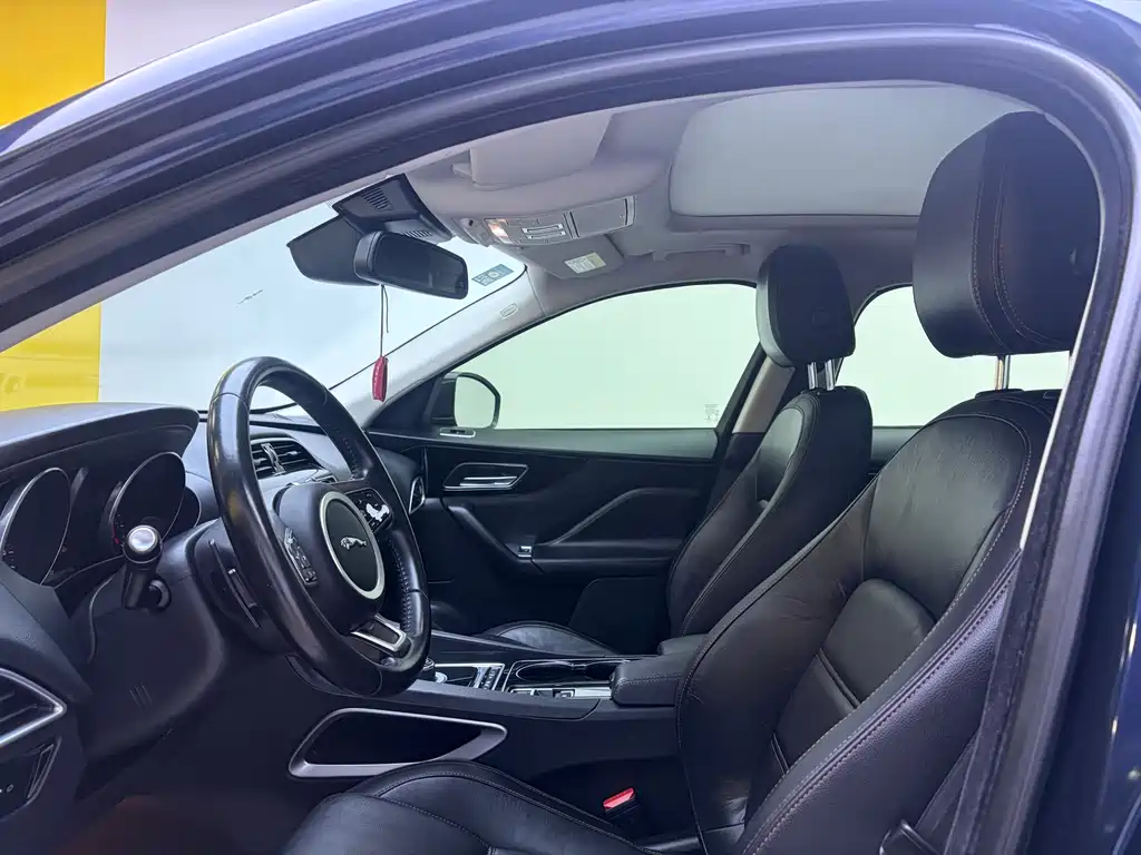 Jaguar F-PACE 2.0 T 2 WD Urban Premium