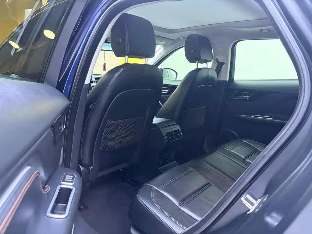 Jaguar F-PACE 2.0 T 2 WD Urban Premium