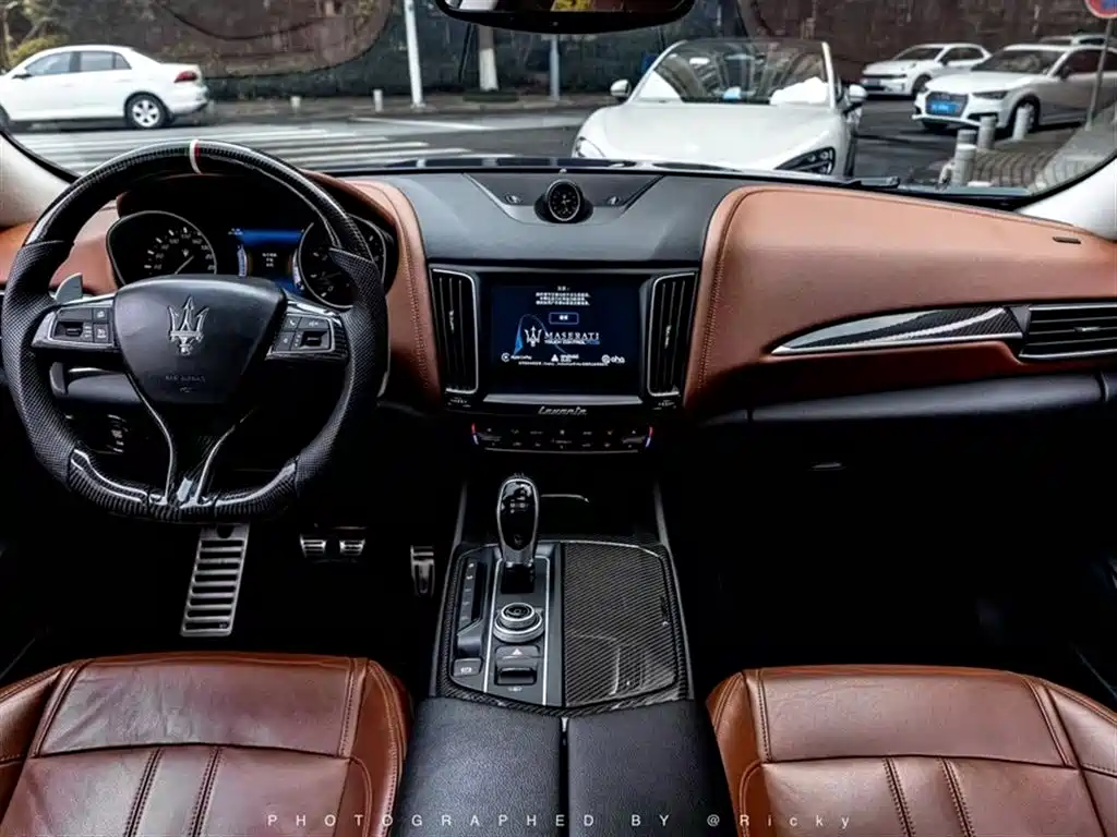 Levante 3.0 T Standard