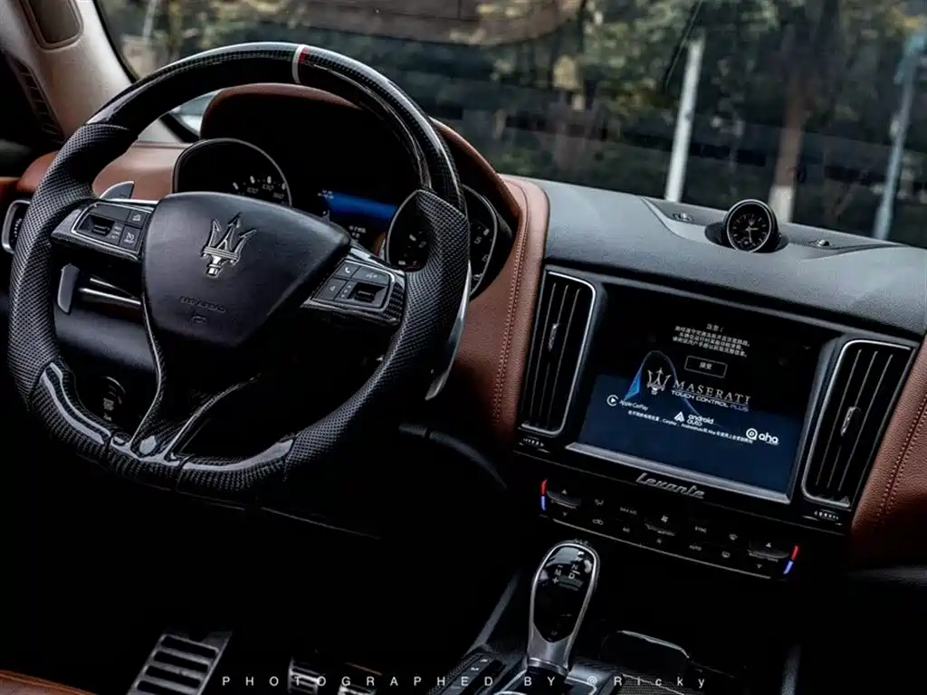 Levante 3.0 T Standard