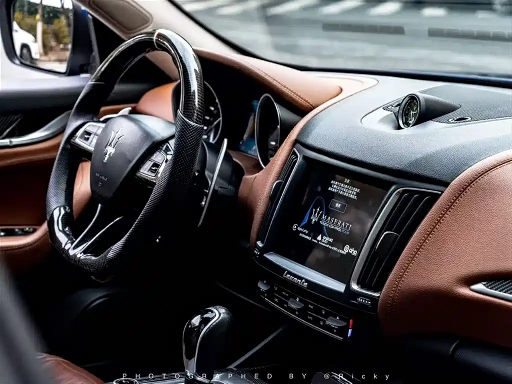 Levante 3.0 T Standard
