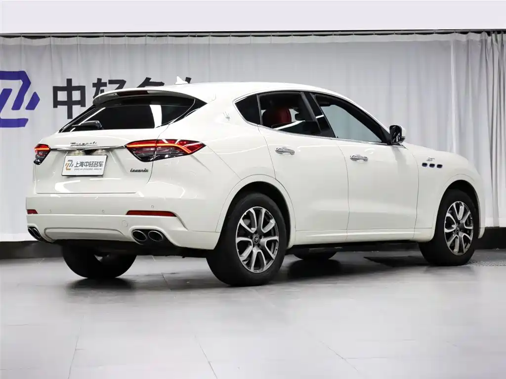 Levante 2.0 T GT Sharp Edge